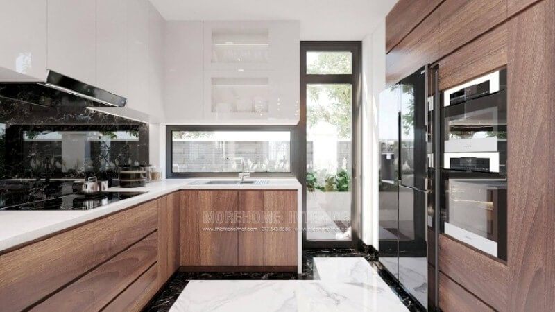 Nếu bạn đã được xem các mẫu tủ bếp đẹp có tay nắm, thì có thể những mẫu tủ bếp đó đã lỗi thời, trang trí phòng bếp với toàn bộ bề mặt cánh tủ trơn nhẵn là một sự đổi mới hoàn hảo, không chút tay cầm nhưng lại kéo đẩy dễ dàng nhờ ý tưởng thiết kế vát từ cánh tủ giúp bề mặt gọn gàng mà đẹp mắt.